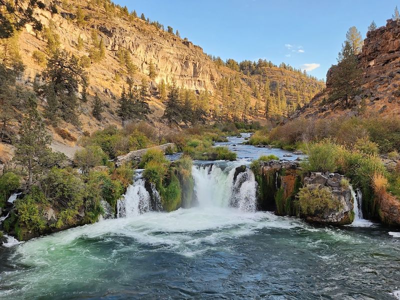 These 9 Oregon Swimming Holes Are So Beautiful Locals Will Lie About Where They Are - Decor Hint Steelhead Falls, Deschutes River Near Terrebonne