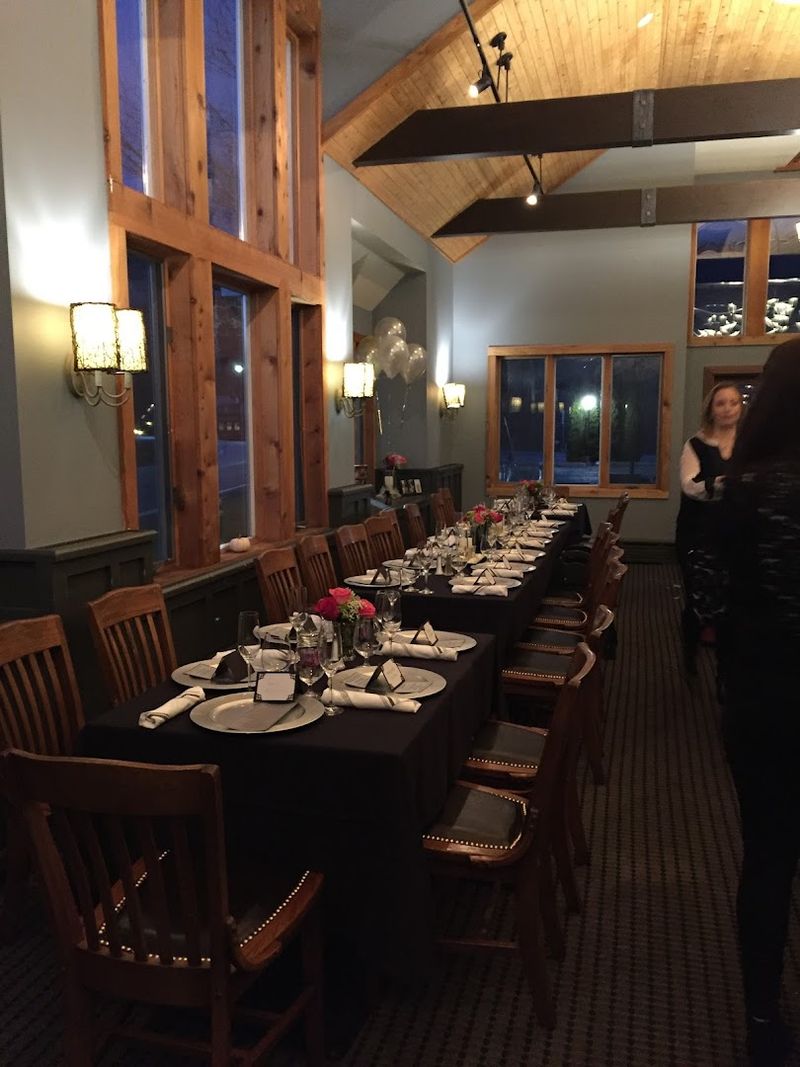 Raven's Den Steakhouse And Taproom, Manchester Center