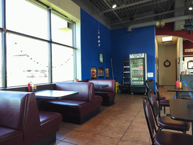 This Unassuming Michigan Destination Serves Burgers That Live Up To The Hype - Decor Hint A Vibe That Feels Right