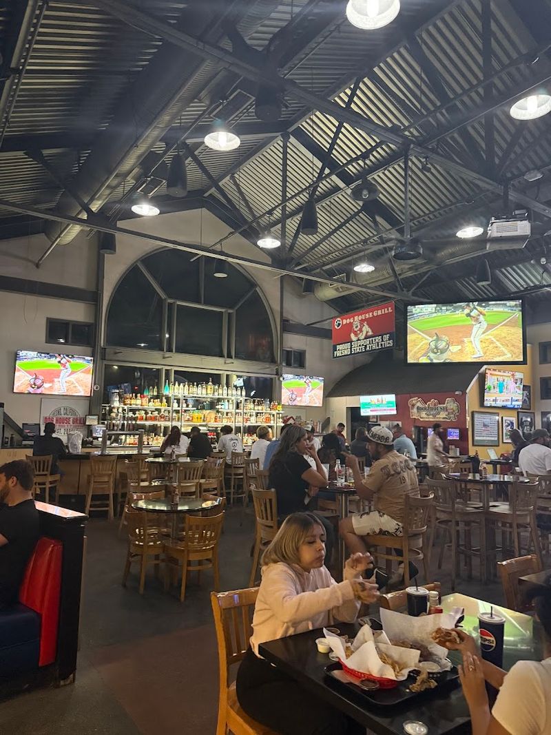Dog House Grill, Fresno