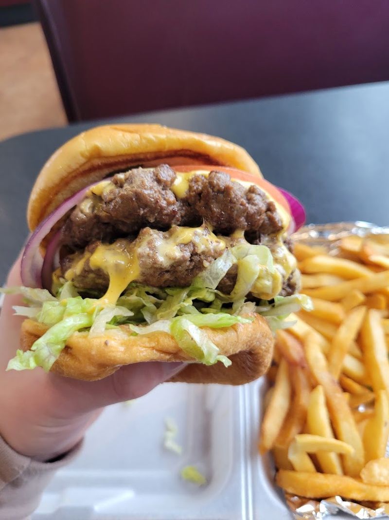 This Unassuming Michigan Destination Serves Burgers That Live Up To The Hype - Decor Hint Why This Place Keeps Winning