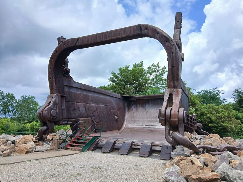 Big Muskie's Bucket, McConnelsville