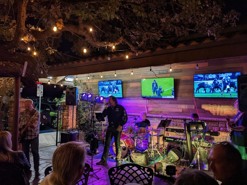 The 10 Best British Food Spots In California For Pub Classics And Comfort - Decor Hint Crown And Anchor, Thousand Oaks