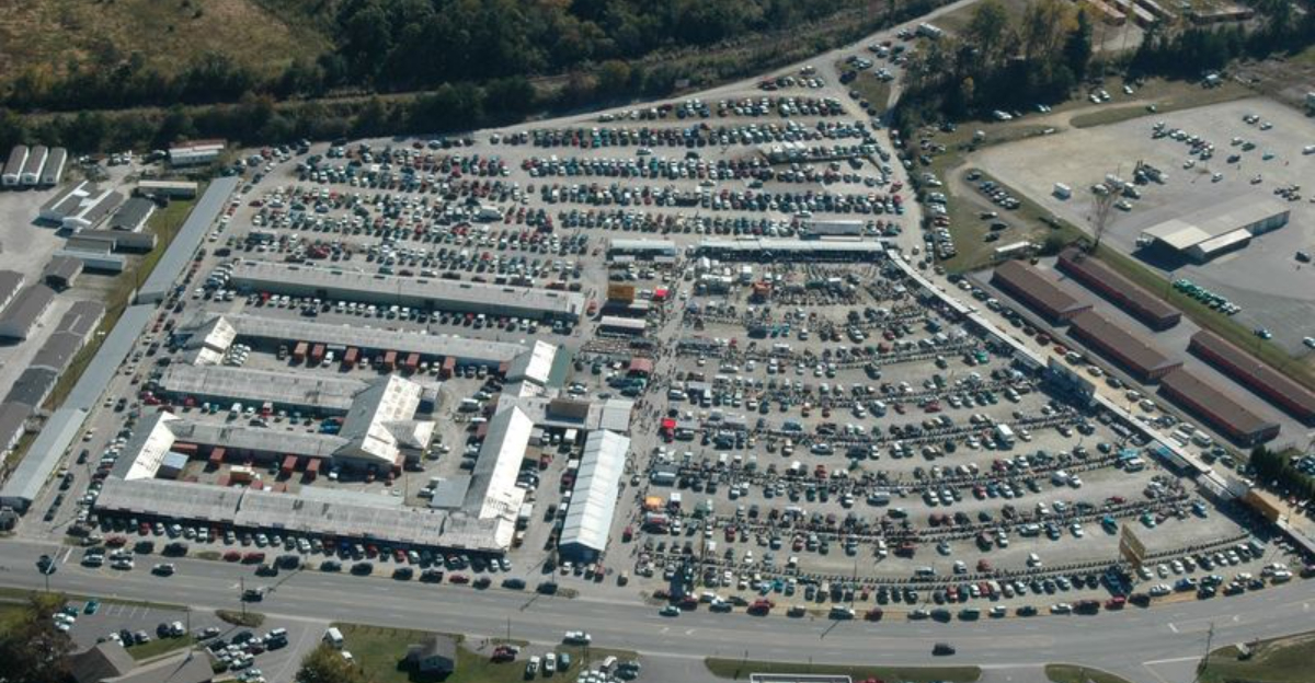 You Could Easily Spend Hours Wandering This Massive North Carolina Flea Market - Decor Hint
