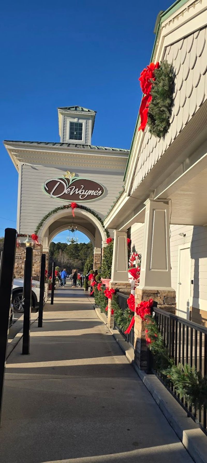 This Selma Stop Makes Holiday Cheer Feel Like A Year-Round Mood