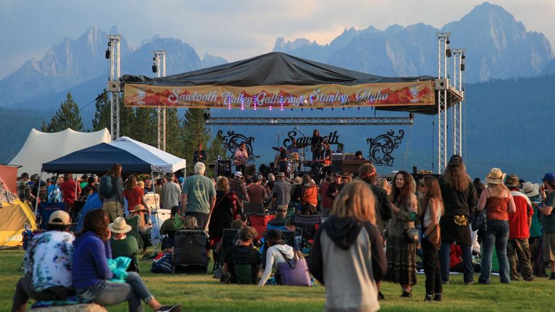 The Sawtooths Make Every Set Feel Bigger Than The Stage