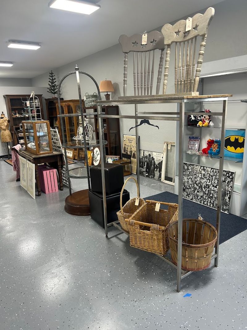 10 Enormous Antique Stores In Idaho Where Treasure Hunters Can Pack A Trunk For Under $38 - Decor Hint Govt Way Antique Mall