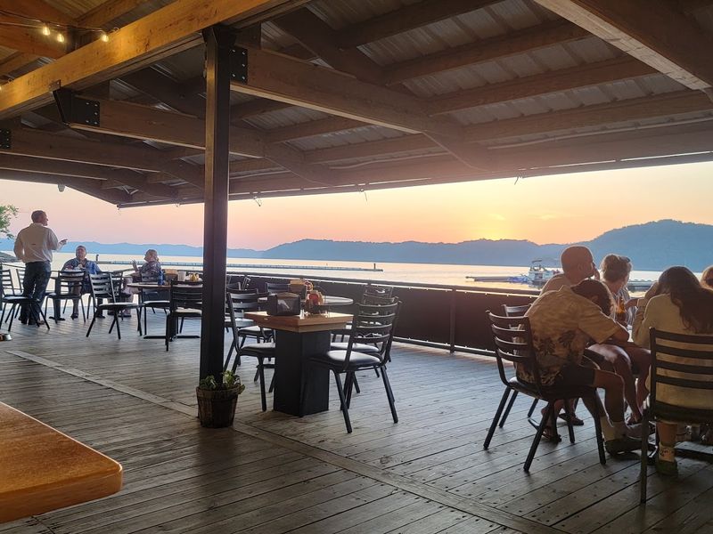 Rowena View Cafe