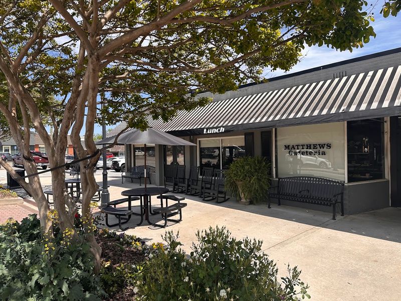 10 Tiny Hole-In-The-Wall Restaurants In Georgia That Have A Loyal Local Following - Decor Hint Matthews Cafeteria, Tucker