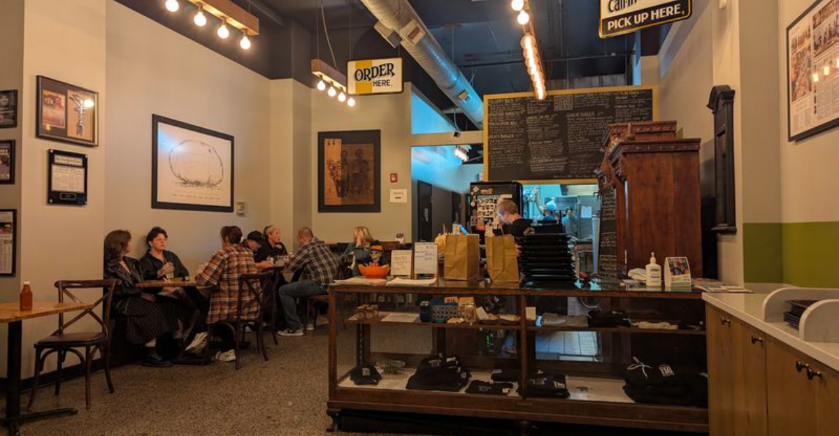 11 Eastern Nebraska Restaurants That Stay Packed Without Ever Needing To Advertise - Decor Hint
