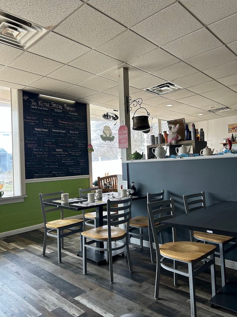 11 Small Restaurants In Old Saybrook, Connecticut Locals Hope Tourists Never Discover - Decor Hint The Tea Kettle Restaurant