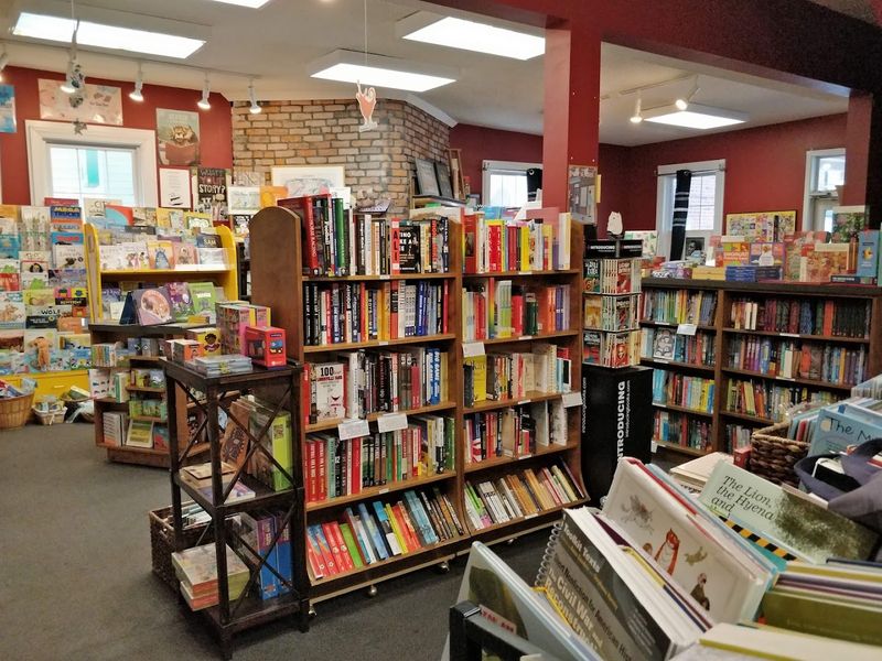 12 Kentucky Bookstores So Charming You'll Forget Your Phone Exists - Decor Hint Carmichael's Bookstore