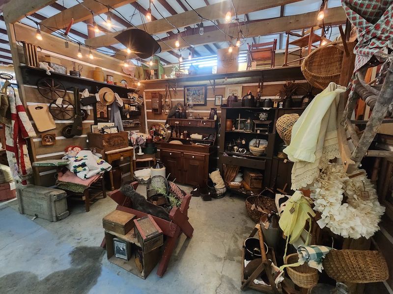112 Antique Mall, Cross Plains