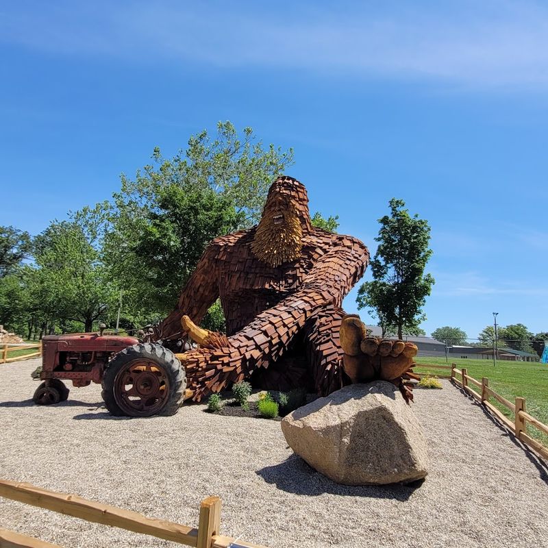Ohio's 27-Foot Sasquatch Statue Is Almost Too Bizarre To Describe - Decor Hint Holiday Lights And Seasonal Magic