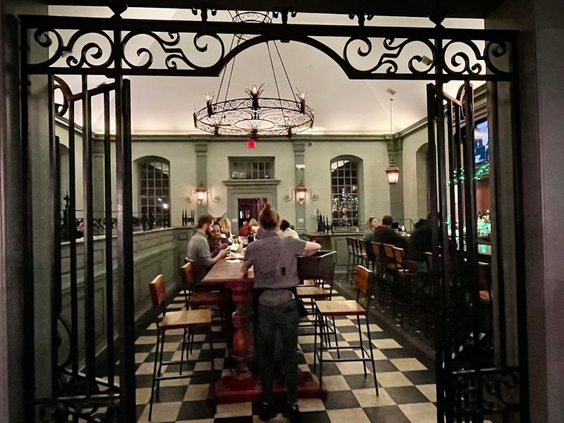 10 Virginia Dog-Friendly Restaurants That Go Beyond The Basics - Decor Hint DoG Street Pub, Williamsburg