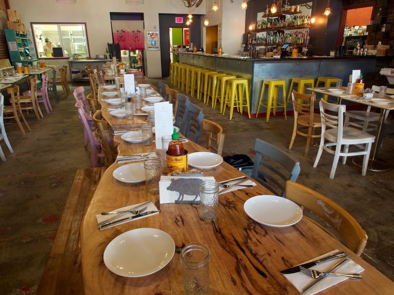 9 Fresh Dining Spots In Honolulu, Hawaii For Your Next Night Out - Decor Hint The Pig & The Lady