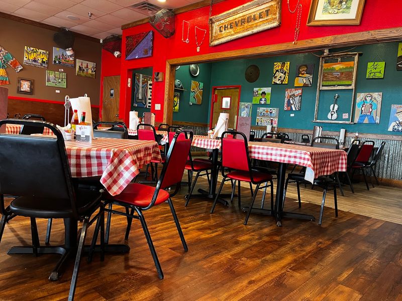 9 Louisiana Restaurants Serving The Flavors The State Is Known For - Decor Hint The Cajun Table, Lafayette