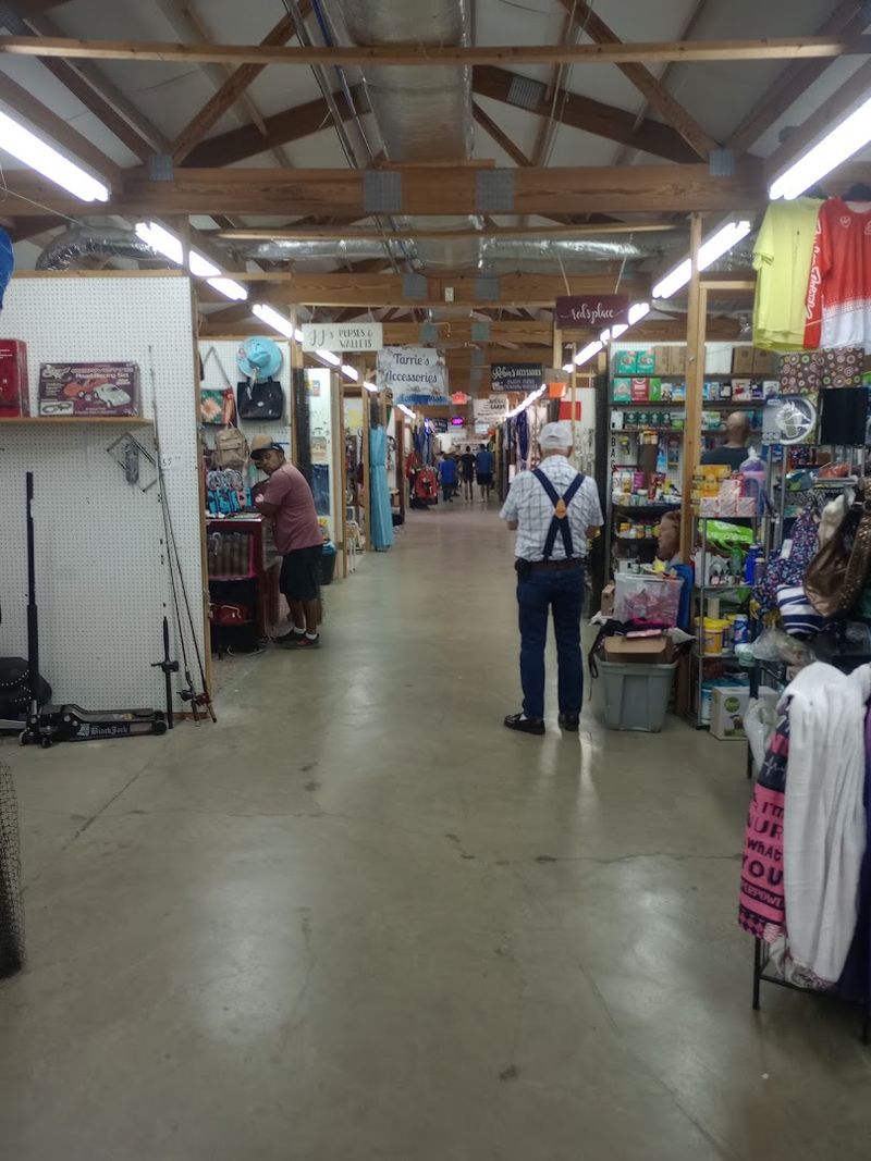 9 Massive Flea Markets In Tennessee Where $40 Fills Your Entire Car With Treasures - Decor Hint Tri-Cities Flea Market, Bluff City