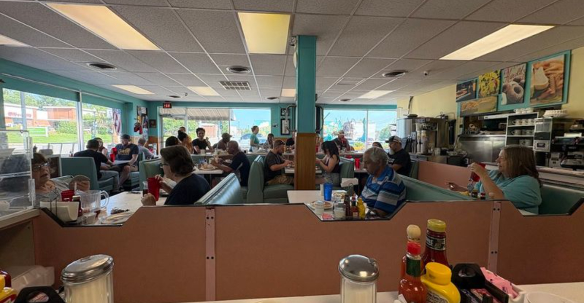 9 Nebraska Cafes Serving Rich Gravy Fluffy Biscuits And Cozy Morning Plates - Decor Hint