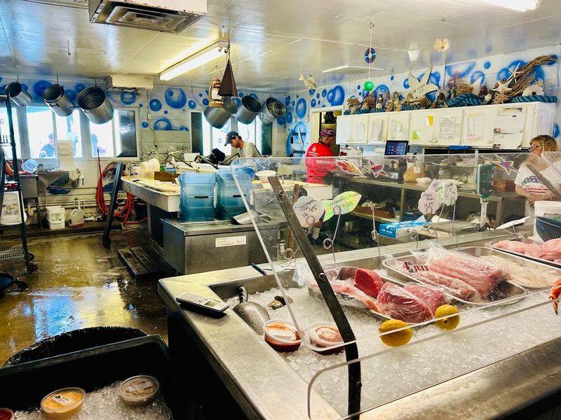 This Stunning Florida Seafood Market Is Worth The Drive In 2026 - Decor Hint The Freshest Seafood You Will Find On The Gulf Coast