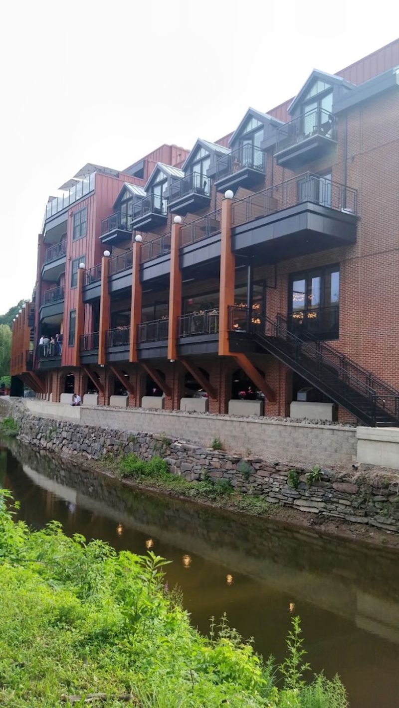 Retirees Are Moving To This Charming Small Town In Pennsylvania And It's Easy To See Why - Decor Hint Retirement-Friendly Living Options