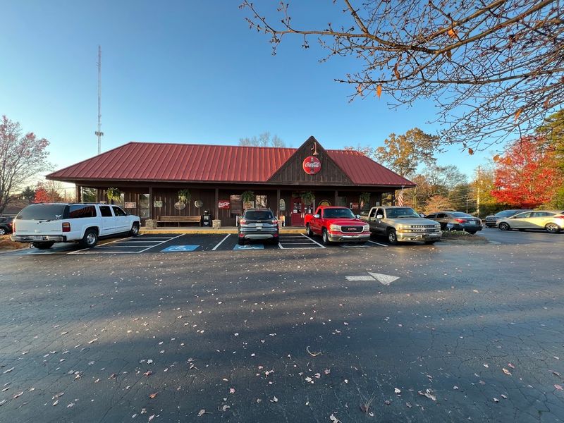 This Georgia Cafeteria Serves Southern Favorites That Keep Locals Coming Back - Decor Hint Practical Tips For Your First Visit
