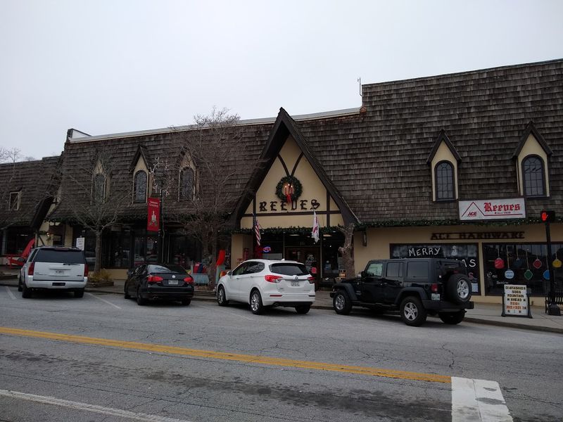 This Tiny Georgia Town Feels Like A Weekend Escape With Surprisingly Big Culinary Charm - Decor Hint Where To Stay And How To Plan