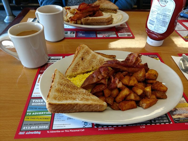 Large breakfast and comfort plates