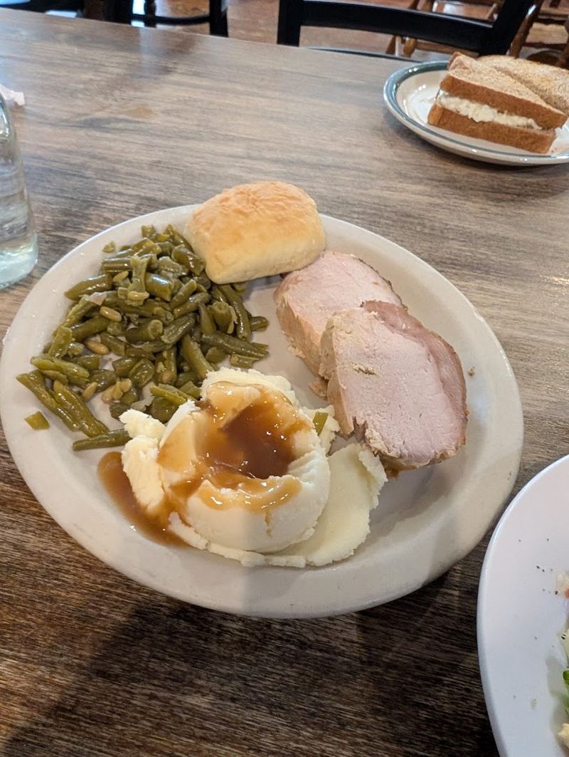 This Kentucky General Store Serves Some Of The Most Delicious Food You'll Ever Try - Decor Hint The Breakfast Menu Will Make You Set An Alarm