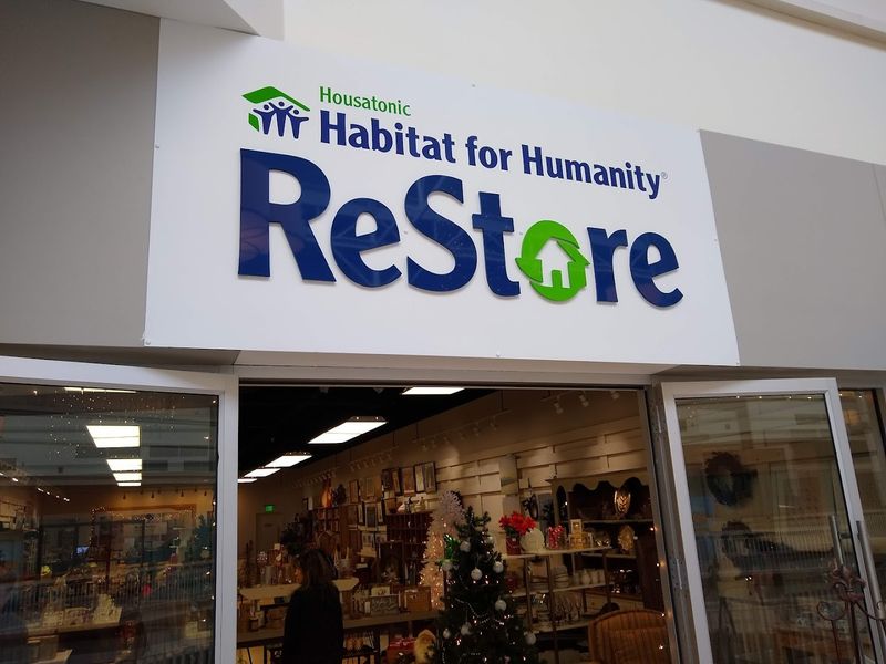 People Drive From Across Connecticut To Shop At This Massive Thrift Store - Decor Hint Best For Treasure Hunters With Patience