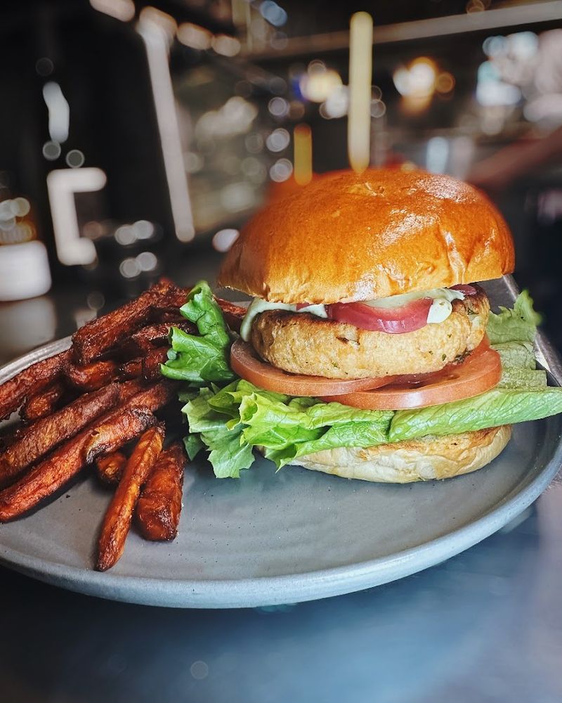 11 Small Restaurants In Old Saybrook, Connecticut Locals Hope Tourists Never Discover - Decor Hint Penny Lane Pub