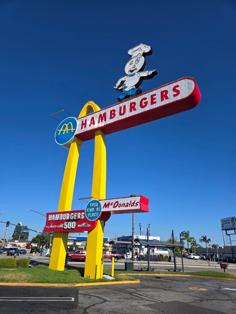 California Has A McDonald's So Retro It Looks More Like A 1950s Movie Set Than A Drive-Thru - Decor Hint Spot Speedee, The Chain's Original Mascot