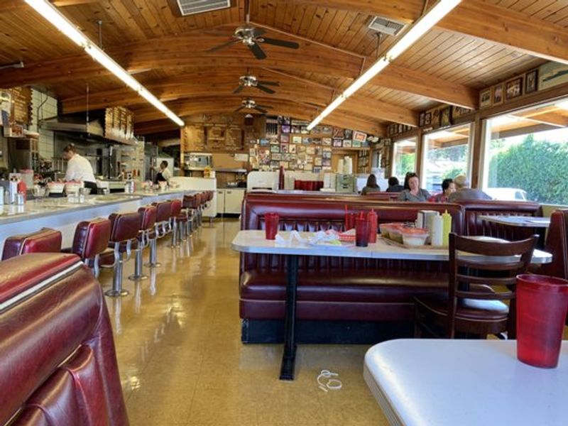 14 California Cheeseburgers So Good You'll Be Craving Them Long After The Last Bite - Decor Hint Val's Burgers, Hayward