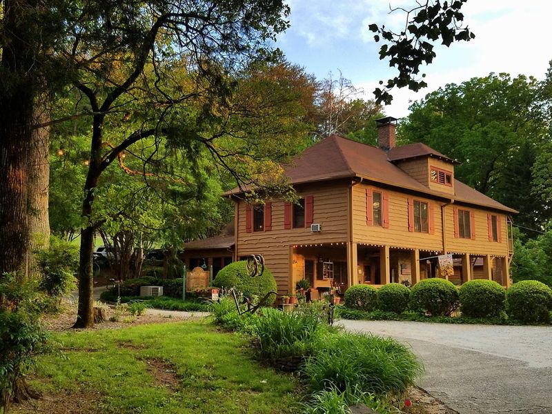 This Tiny Georgia Town Feels Like A Weekend Escape With Surprisingly Big Culinary Charm - Decor Hint Outdoor Adventures And Culinary Rewards