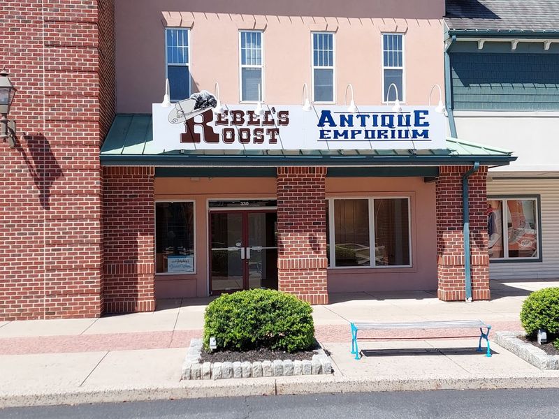 Few Pennsylvania Antique Stores Draw Treasure Hunters Like These 12 - Decor Hint Rebels Roost Antique Emporium, Gettysburg