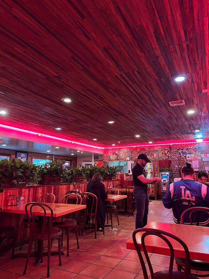 These 13 California Southern Restaurants Serve The Kind Of Comfort Food Worth Crossing The State For - Decor Hint Roscoe's House of Chicken 'N Waffles, Hollywood