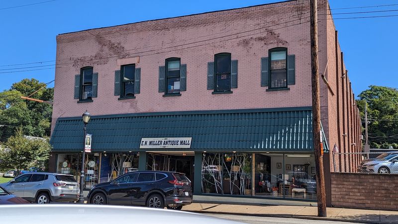 Few Pennsylvania Antique Stores Draw Treasure Hunters Like These 12 - Decor Hint E.N. Miller Antique Mall, Verona