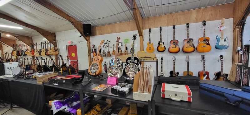 This Enormous Flea Market In Kentucky Is Where Your Bargain-Hunting Fantasies Come Alive - Decor Hint New Goods And Everyday Deals Worth Grabbing