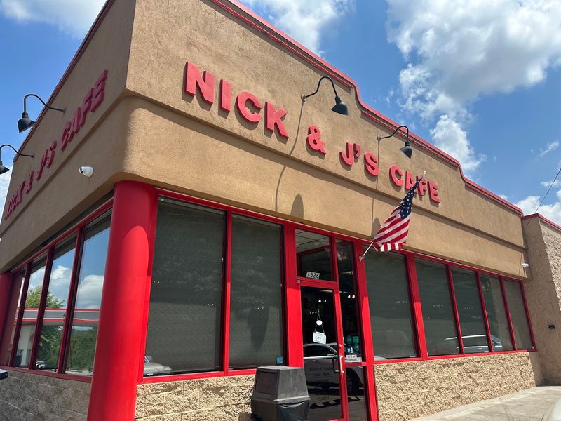 9 Tennessee Mom-And-Pop Diners Worth Pulling Over For - Decor Hint Nick & J's Cafe, Knoxville