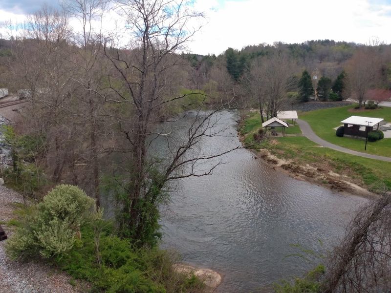 This North Carolina Town Feels Like Saturday Morning Never Left The 1950s - Decor Hint Mountain Views Make The Scene Feel Even Softer