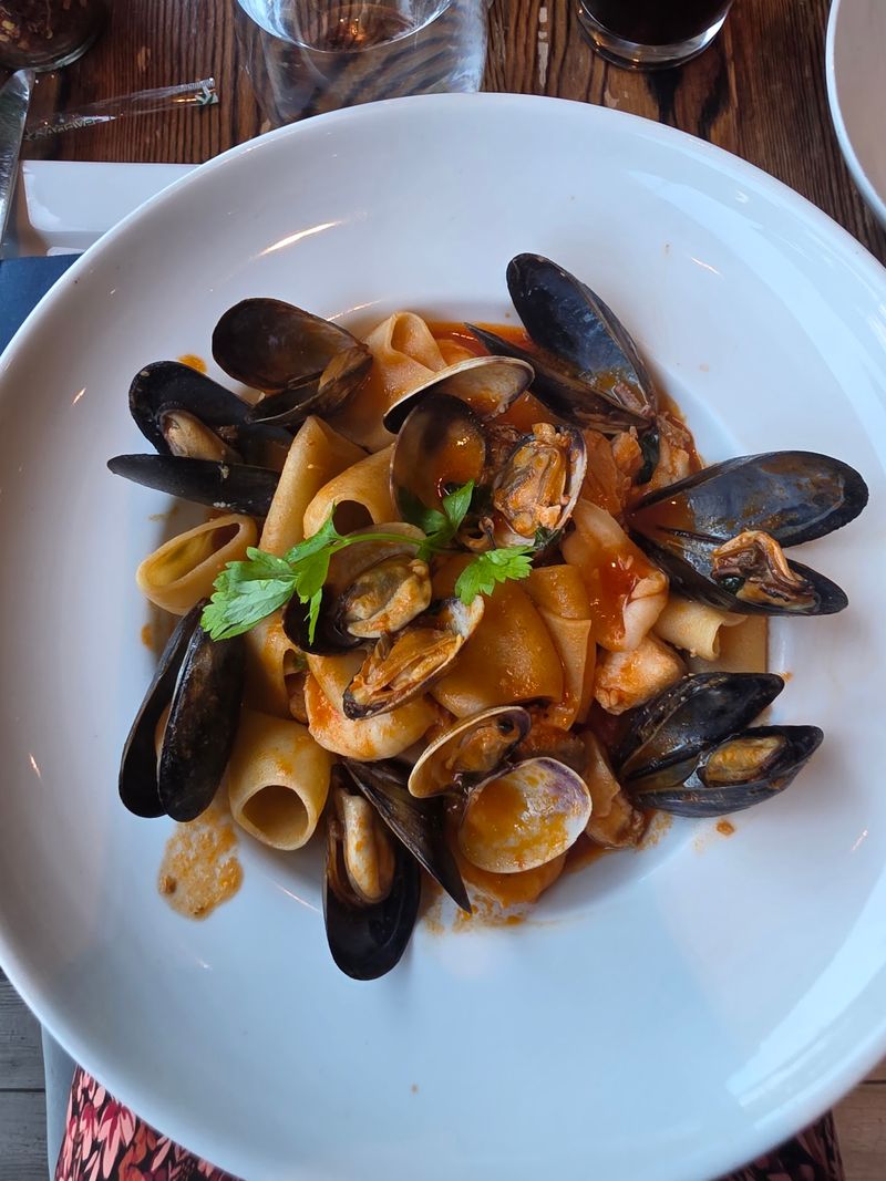California's Dreamiest Lakeside Dining Deck Serves Fresh Pasta With Sunset Views - Decor Hint Fresh Seafood Beside The Water