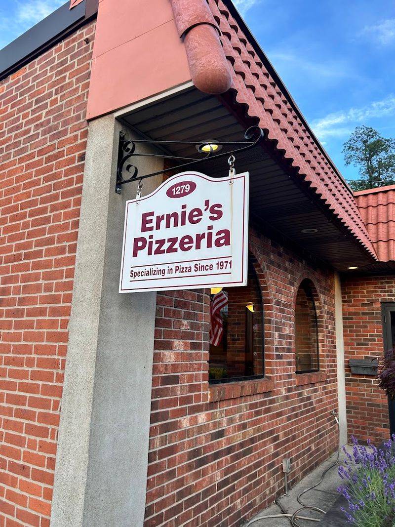 Ernie's Pizzeria, New Haven