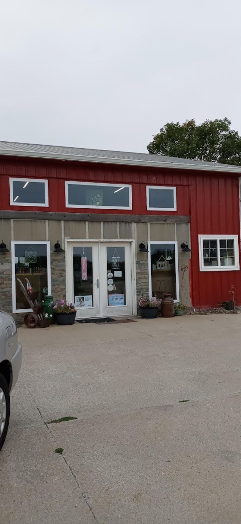 These 10 Illinois Fabric Shops Belong On Every Quilter's List - Decor Hint Peace And Applique Quilt Barn And Retreat Center, Bloomington