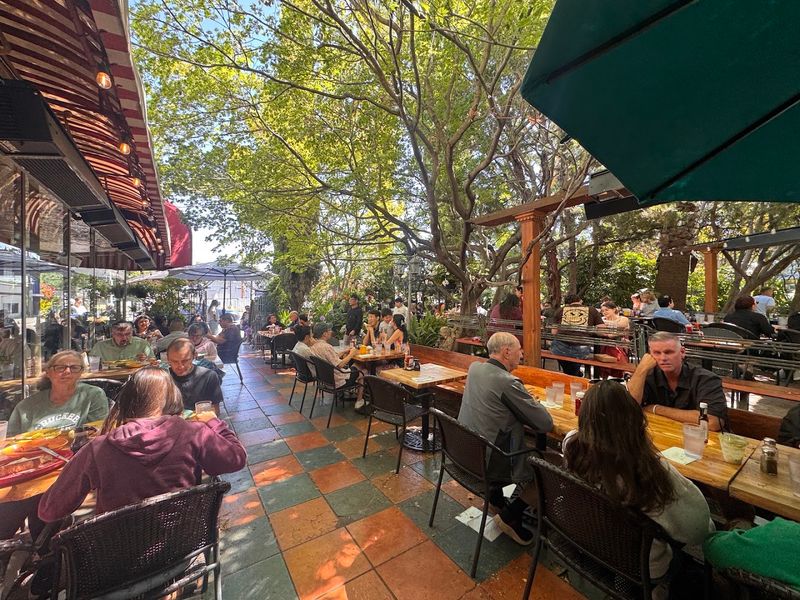 12 Sacramento, California Brunch Spots That Are Well Worth The Weekend Wait - Decor Hint Tower Café