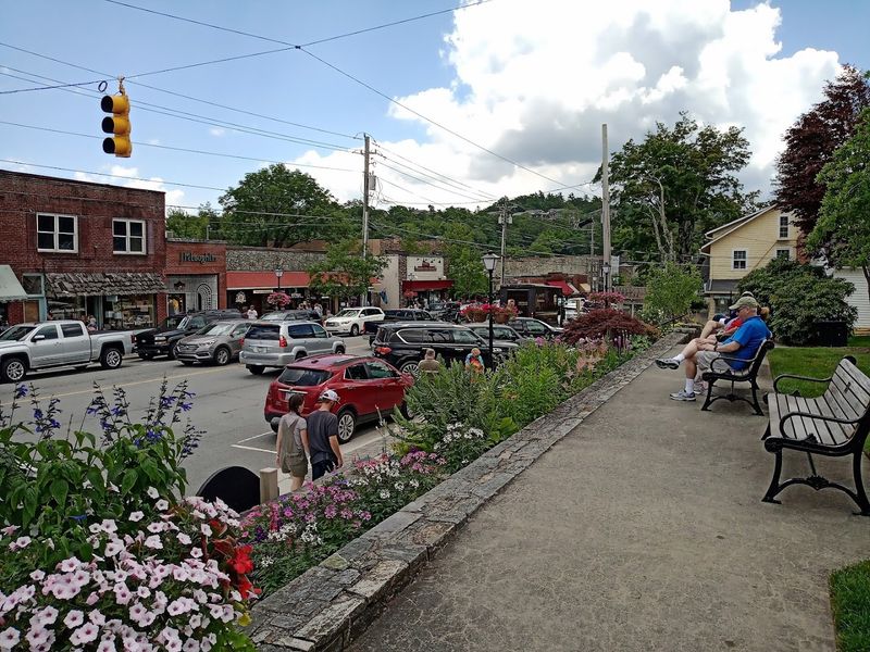 12 North Carolina Mountain Towns That Stay Cooler Than The Rest Of The State - Decor Hint Blowing Rock