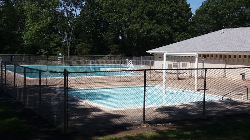 9 Connecticut Water Parks Perfect For Cooling Off On The Hottest Summer Days - Decor Hint Veterans Memorial Park Pool And Splash Pad, Southington