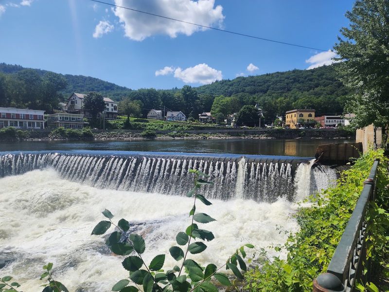 9 Incredible Massachusetts Day Trips That Are Easy On Your Wallet - Decor Hint Shelburne Falls
