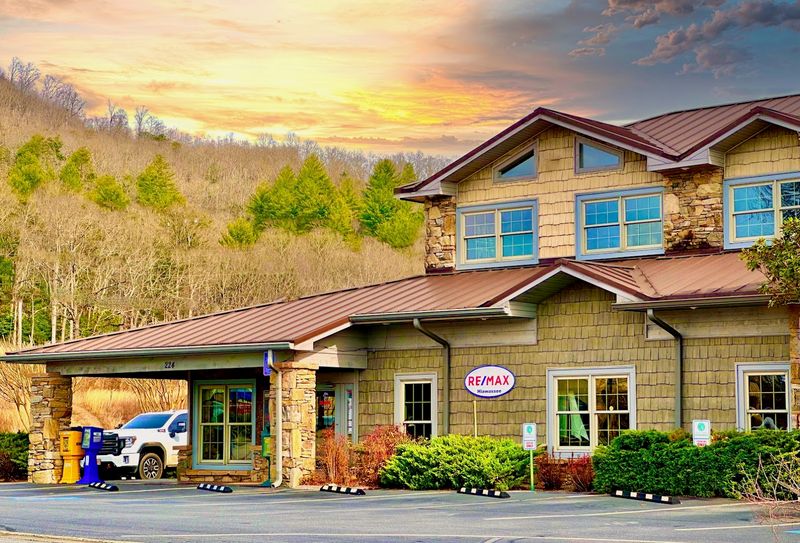 This Sleepy Georgia Town Has Everything You Could Want And Locals Hope It Stays Quiet - Decor Hint A Town That Grew Just Enough And Stopped There
