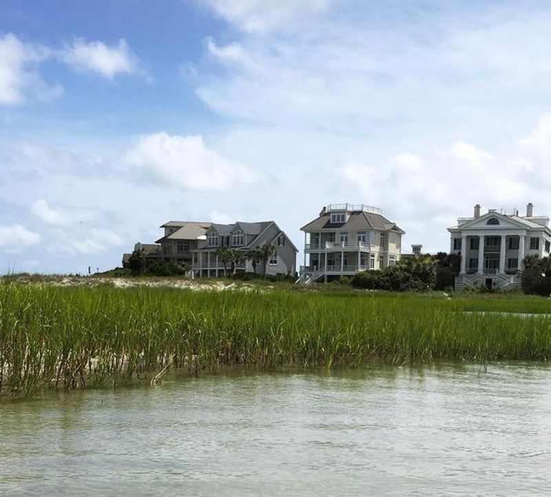This North Carolina Island Has Five Miles Of Beach But No Hotels, Shops, Or Restaurants - Decor Hint Kayaks And Paddleboards Fit The Island's Slower Pace
