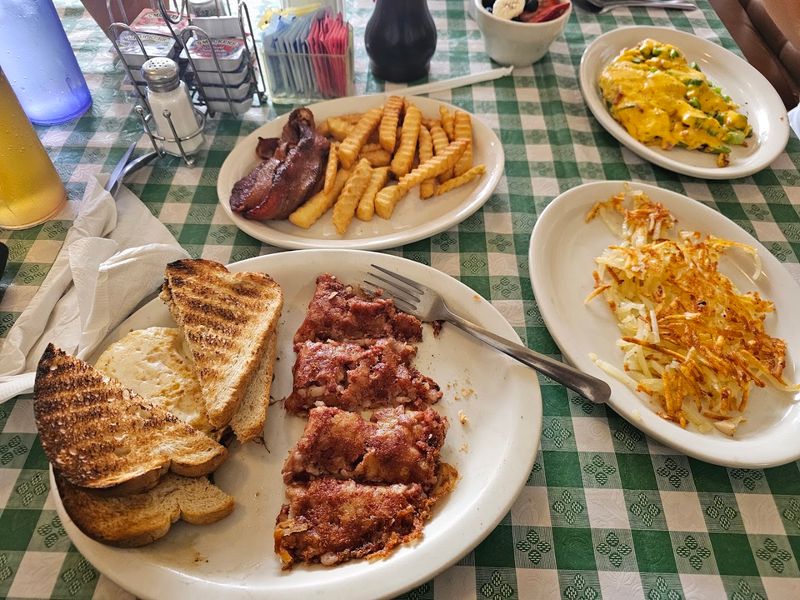This Cozy Nebraska Cafe Serves Biscuits And Gravy That Keep Locals Coming Back - Decor Hint Big Country Adds Eggs, Bacon And Crispy Hash Browns